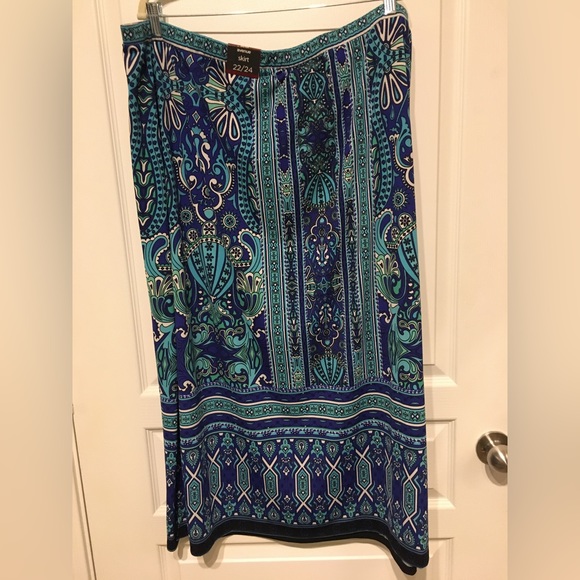 Long, Avenue Skirt Blue/Green Multi Size 22/24 - Picture 2 of 3